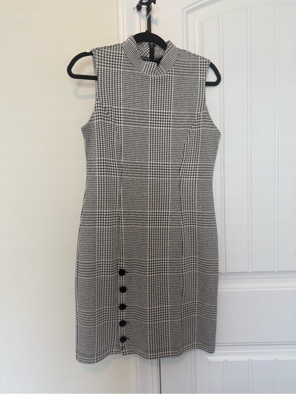 Sharagano Black & White Houndstooth Midi Sheath Dress